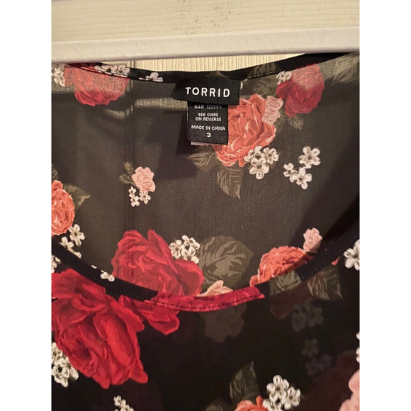 Asymmetrical Floral Torrid Blouse - Picture 3 of 4
